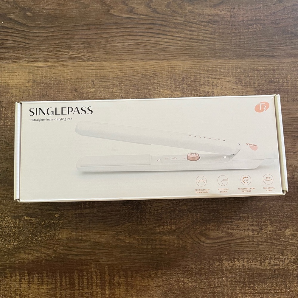 NWT T3 SINGLEPASS CERAMIC 1" Professional Straightening & Styling Iron